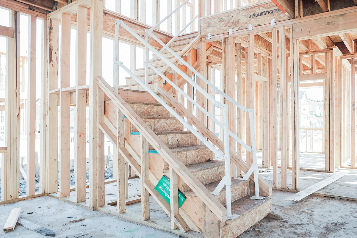 Stairs with temporary railing