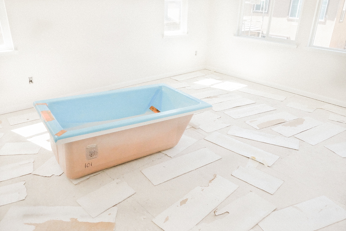 Master bath tub in the master bedroom