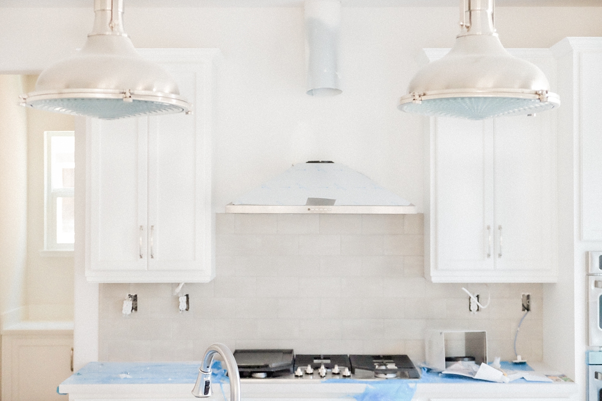 Backsplash and gourmet kitchen cooktop